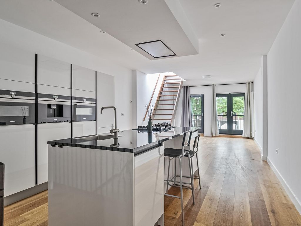 Roosbeek 24, SCHIEDAM
