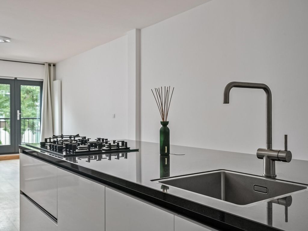 Roosbeek 24, SCHIEDAM