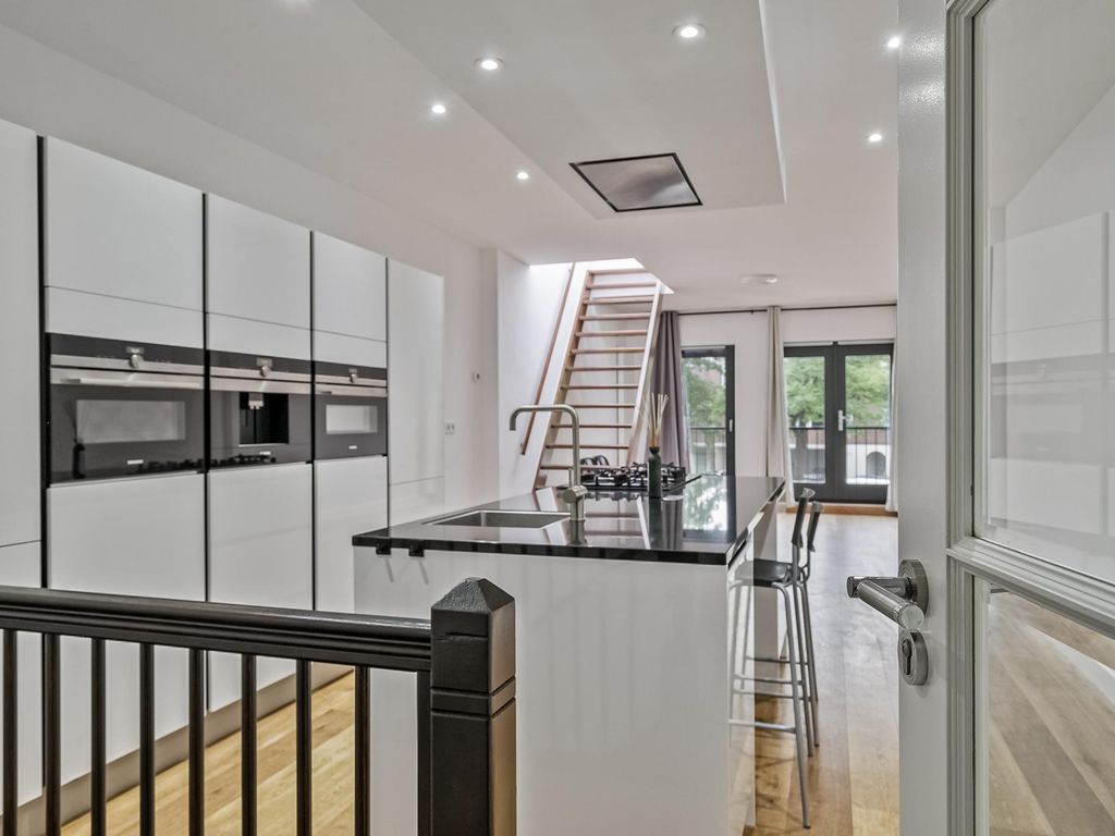 Roosbeek 24, SCHIEDAM