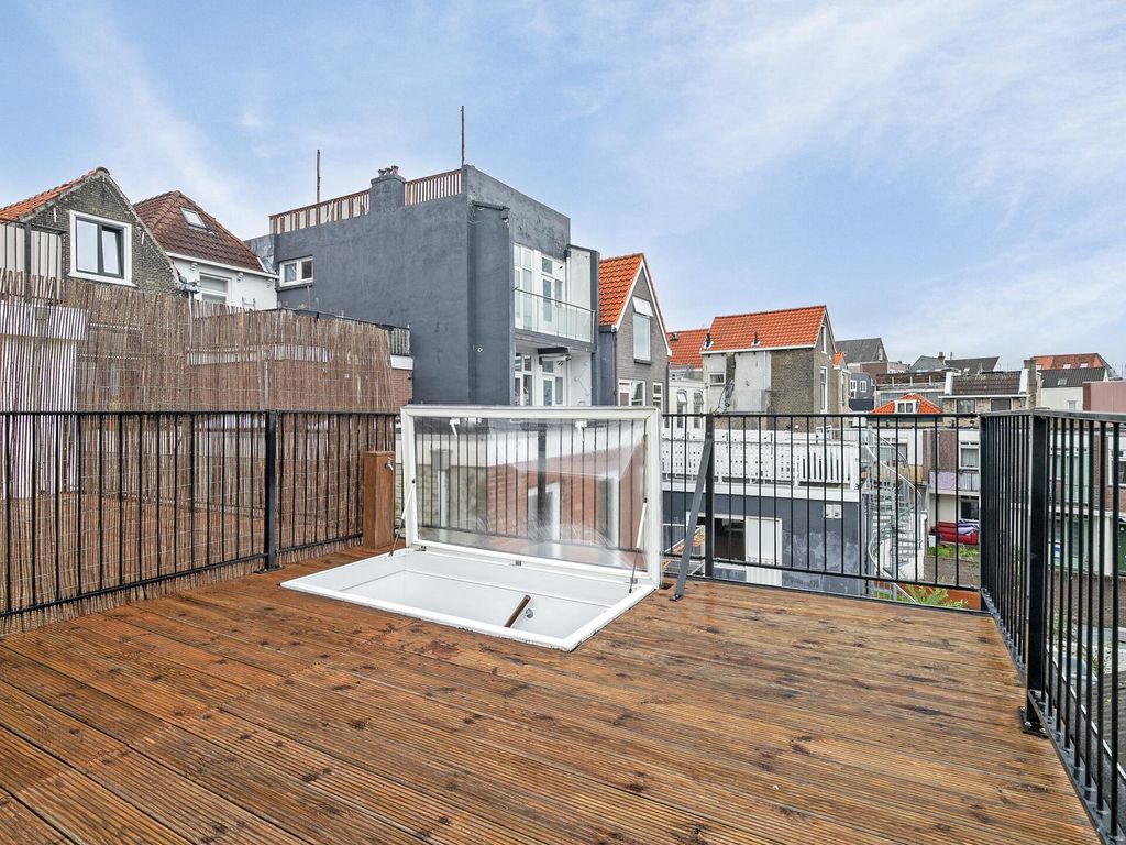 Roosbeek 24, SCHIEDAM