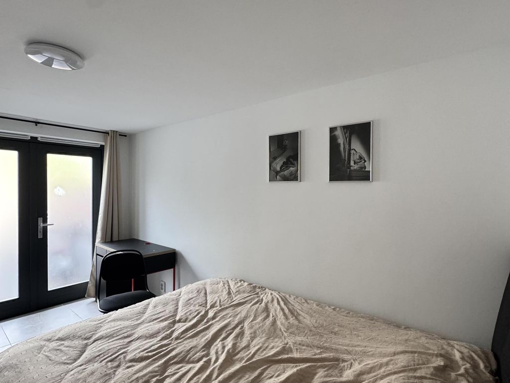 Roosbeek 24, SCHIEDAM