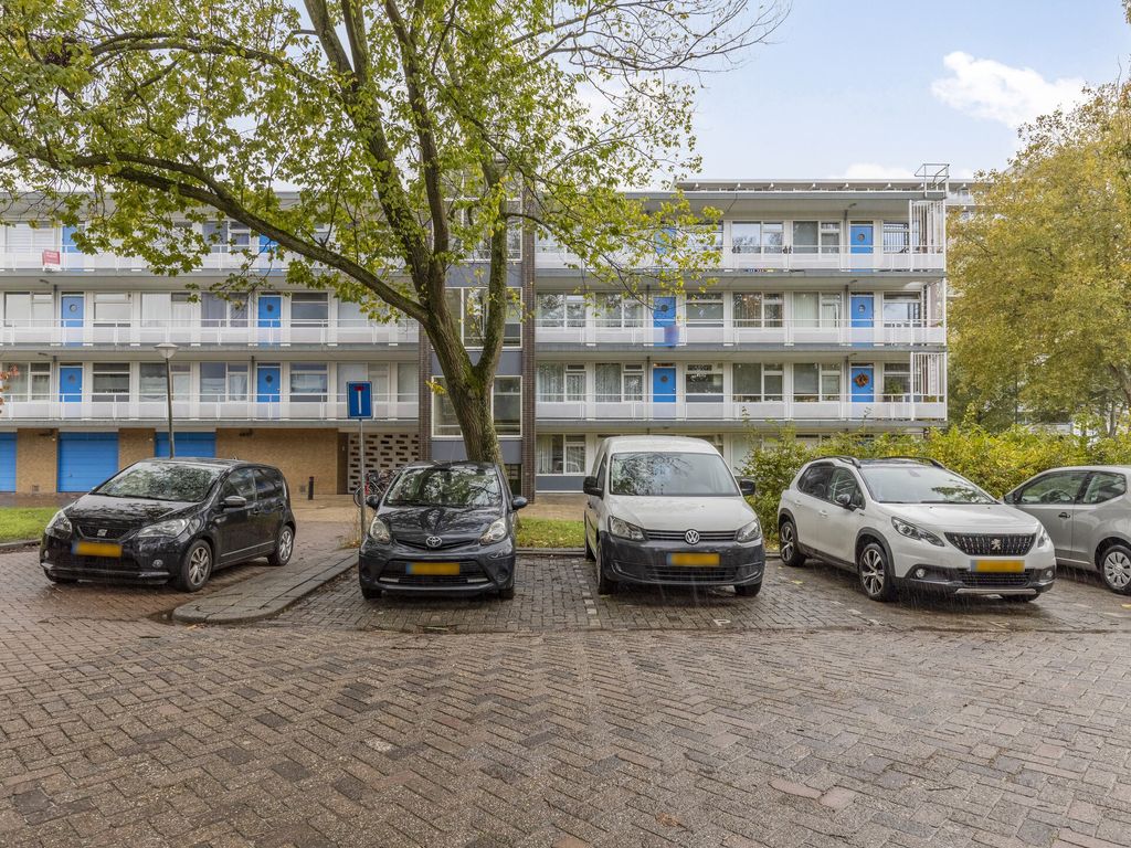 Bart Verhallenplein 38, SCHIEDAM