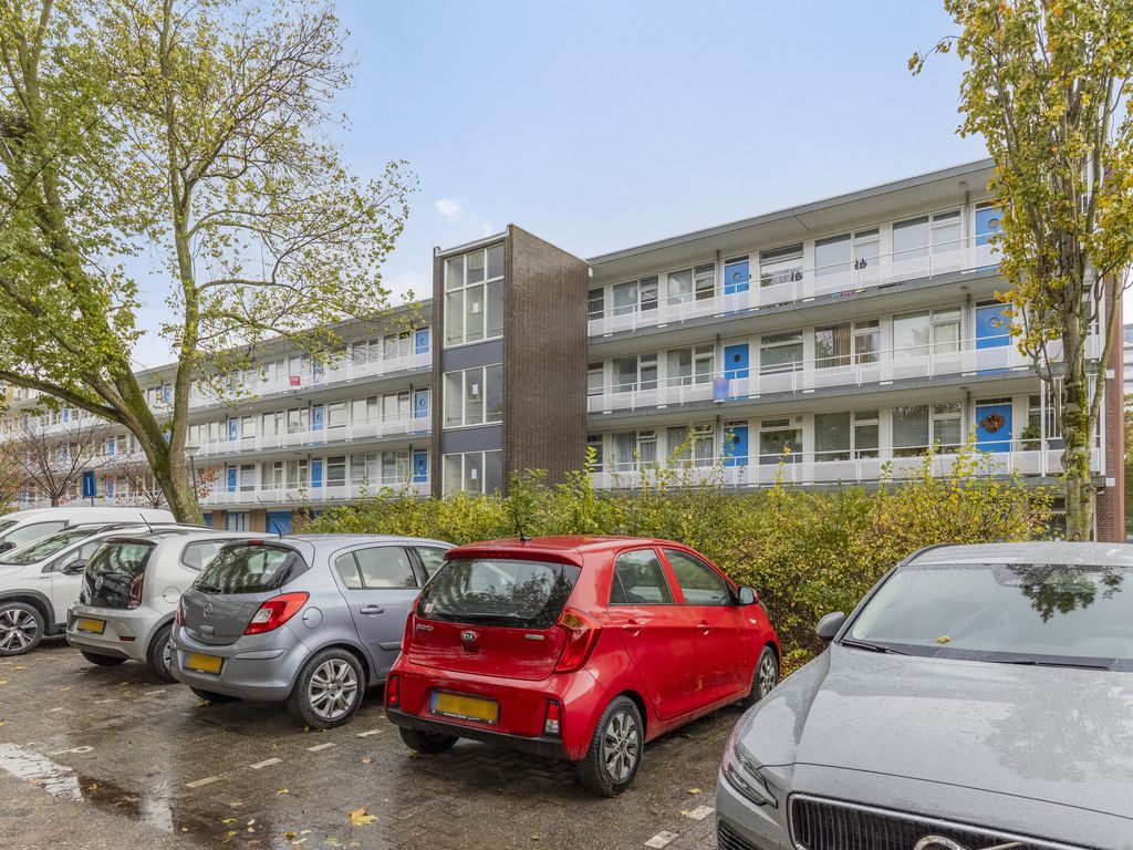 Bart Verhallenplein 38, SCHIEDAM