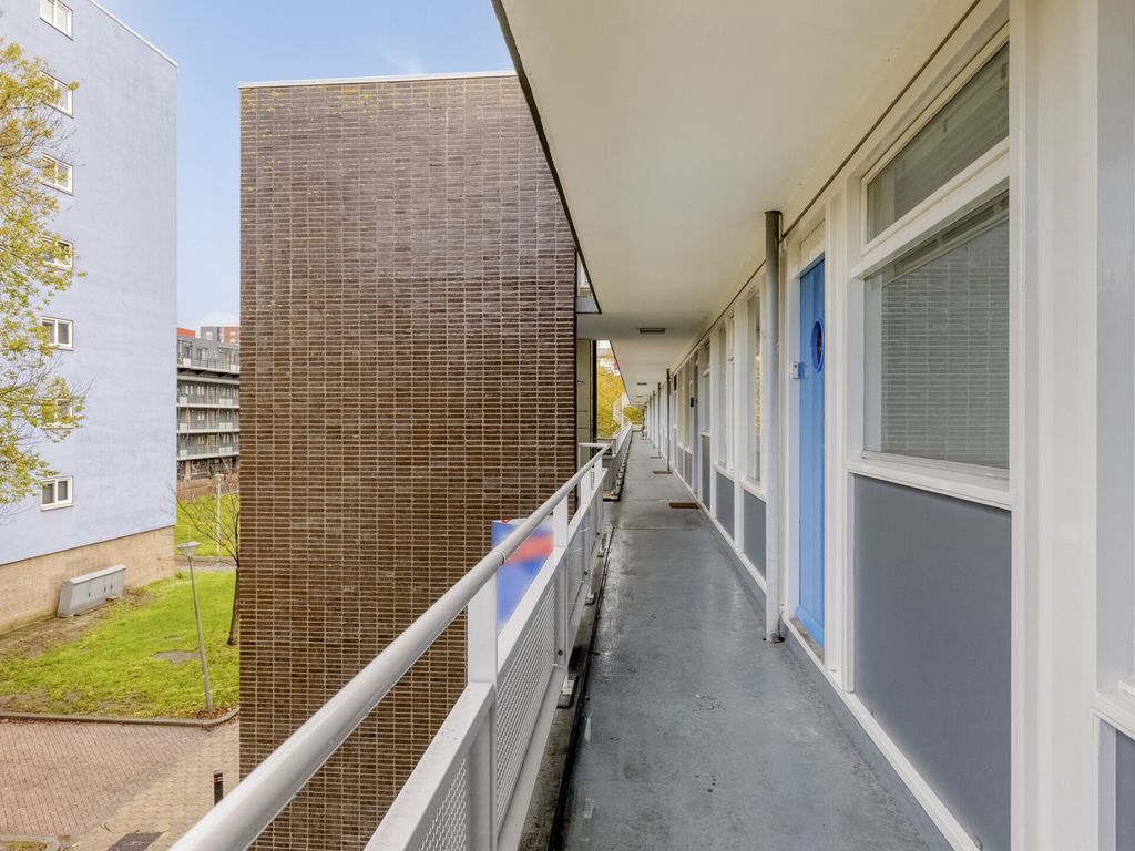 Bart Verhallenplein 38, SCHIEDAM