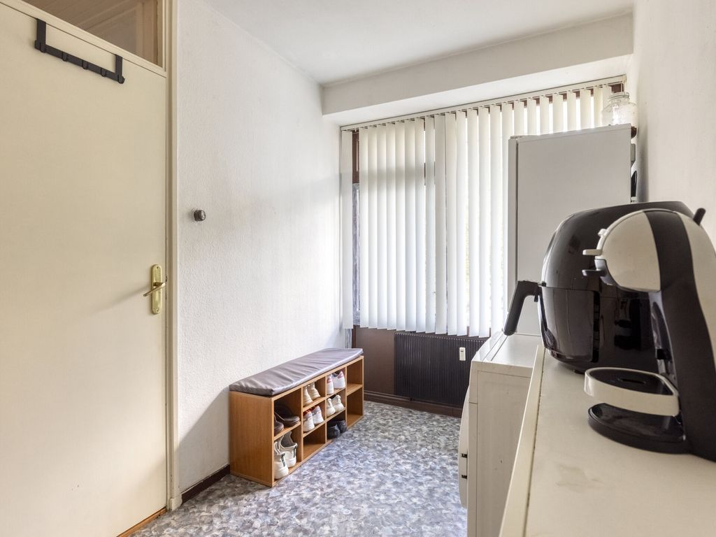 Bart Verhallenplein 38, SCHIEDAM