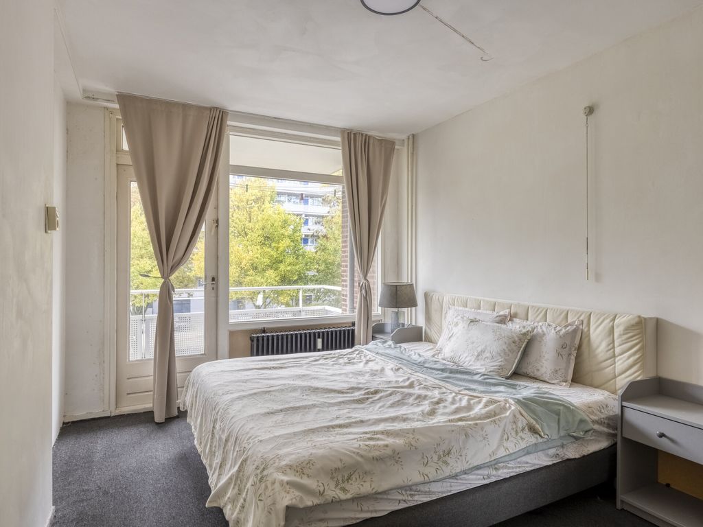 Bart Verhallenplein 38, SCHIEDAM