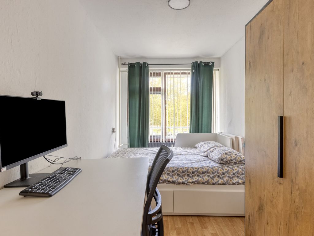 Bart Verhallenplein 38, SCHIEDAM