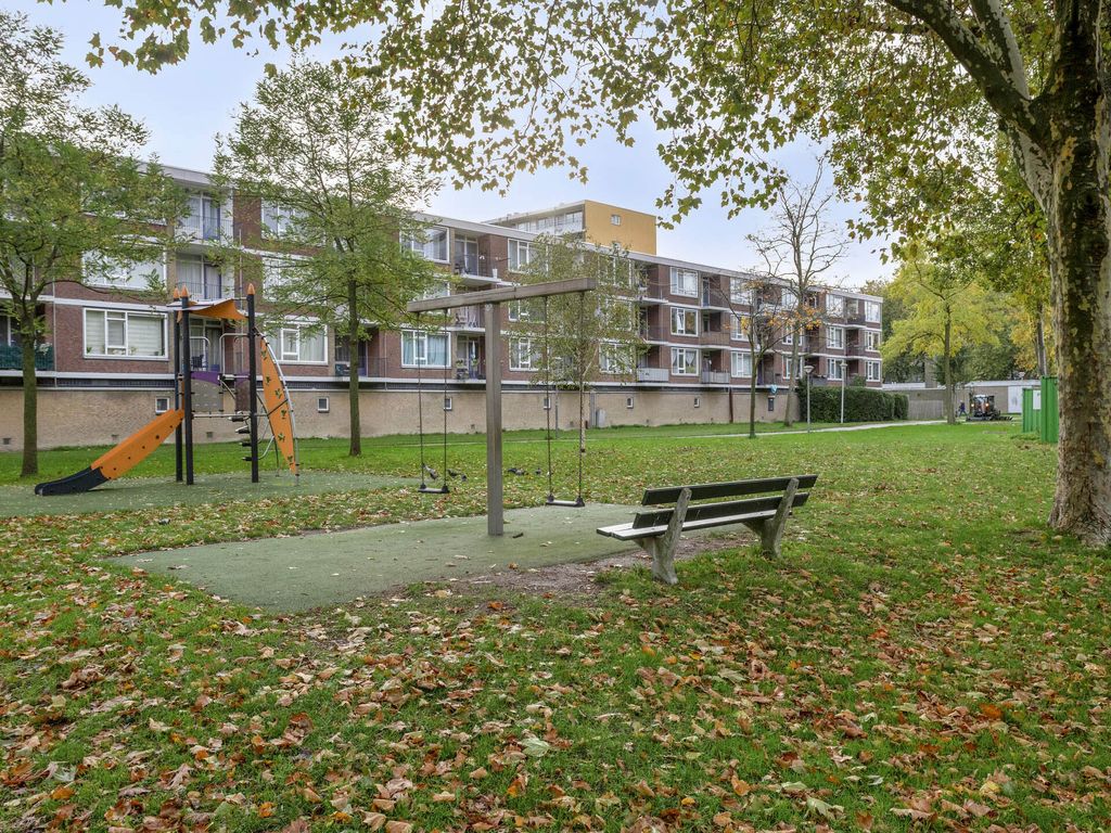 Bart Verhallenplein 38, SCHIEDAM