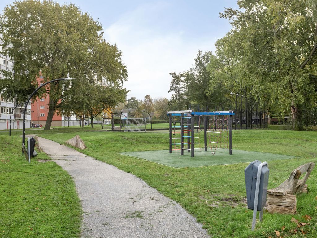 Bart Verhallenplein 38, SCHIEDAM