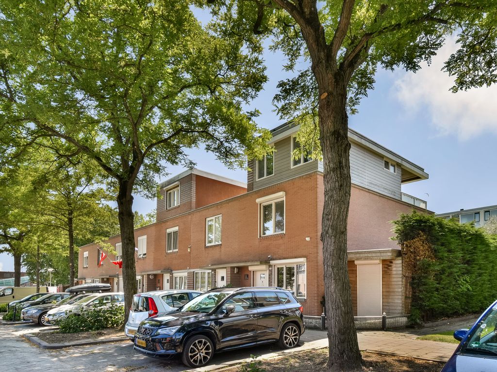 Mgr Nolenslaan 97, SCHIEDAM