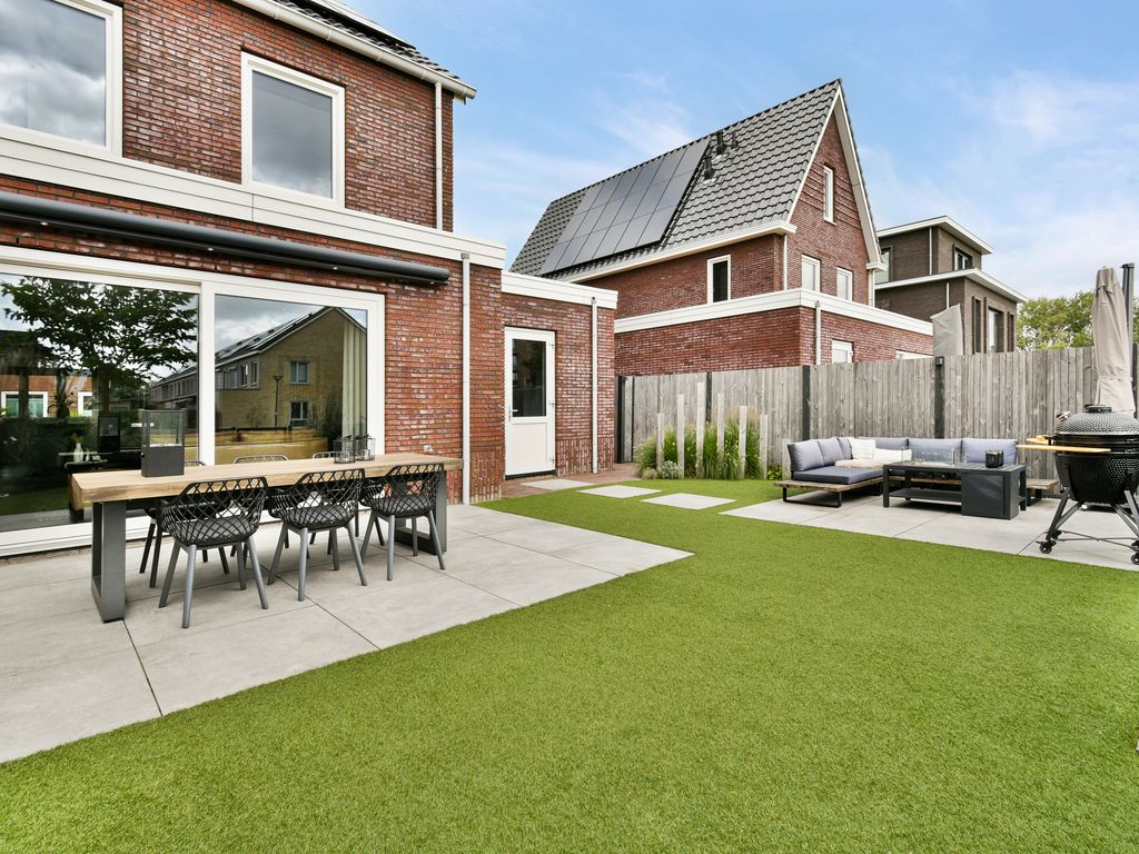 Pieter van den Hoogenbandstraat 38, SCHIEDAM