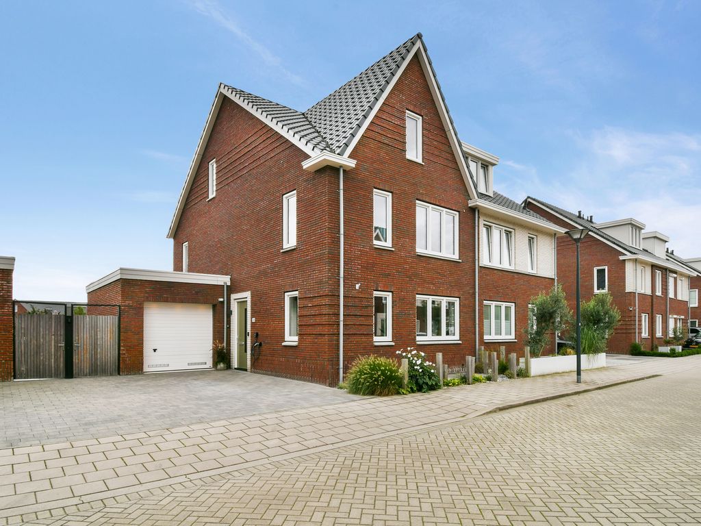 Pieter van den Hoogenbandstraat 38, SCHIEDAM