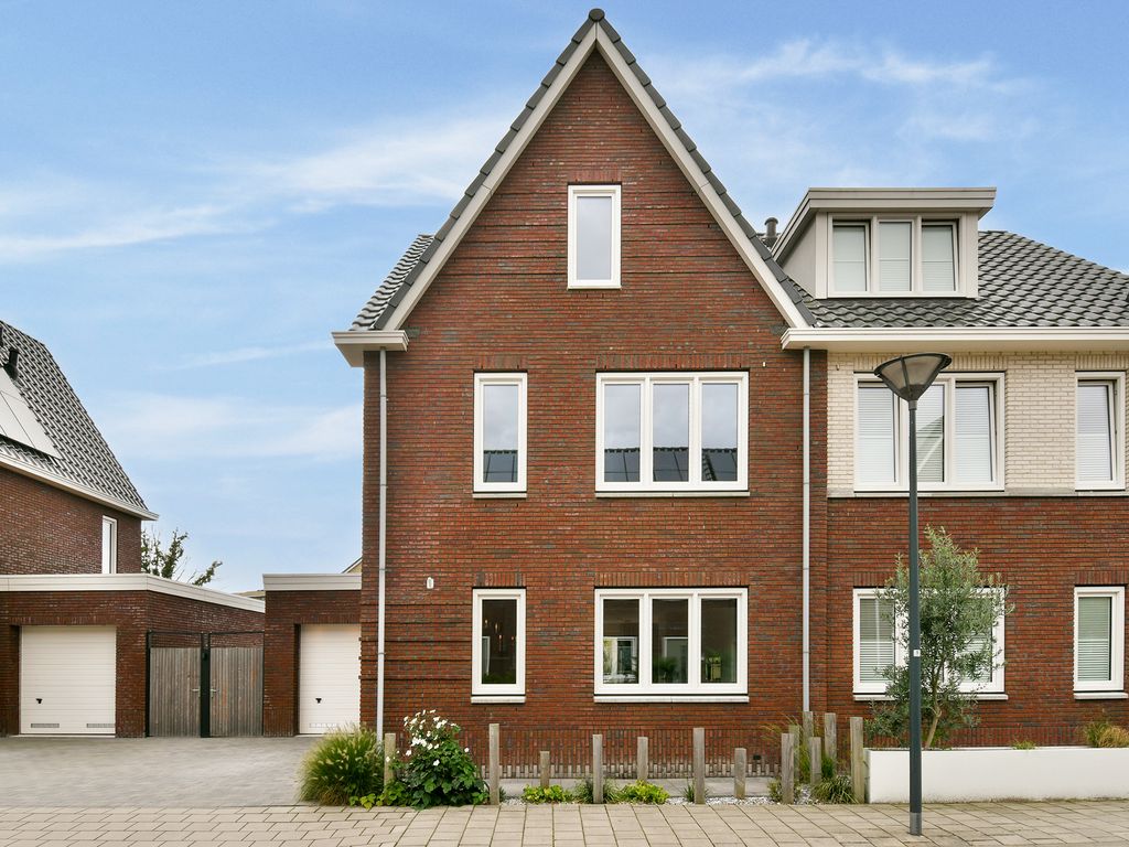 Pieter van den Hoogenbandstraat 38, SCHIEDAM
