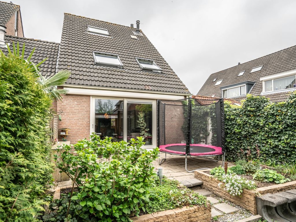 't Zwaantje 23, Ridderkerk
