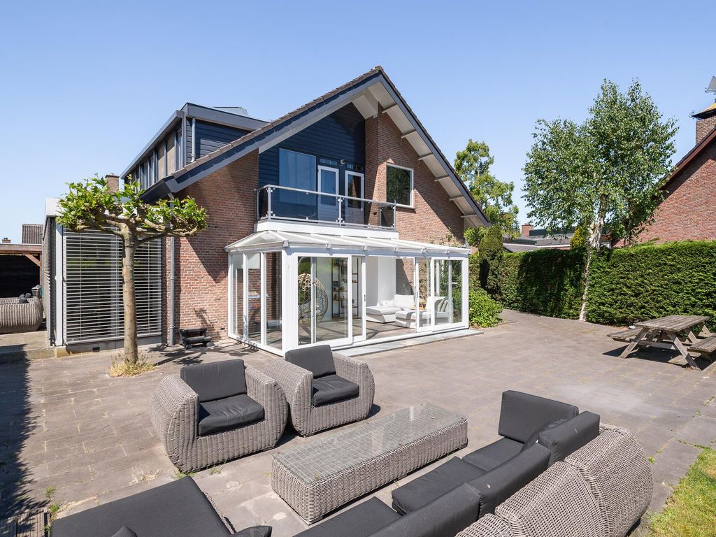 Pelikaan 99, RIDDERKERK