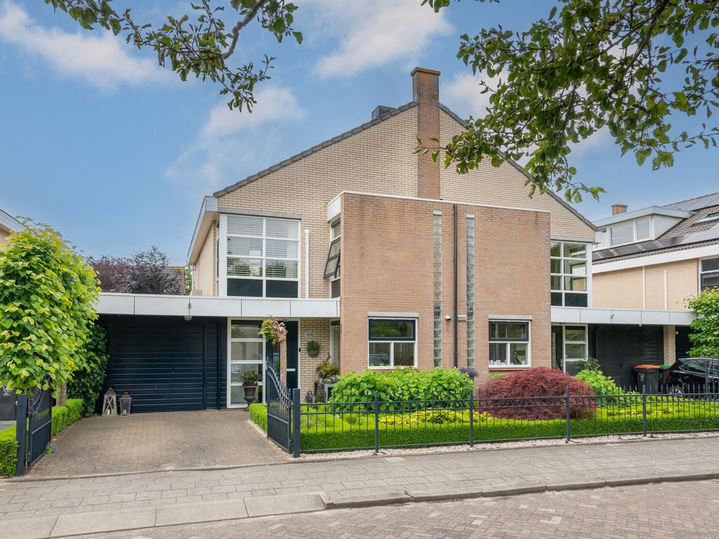 Clara Wichmannstraat 100, Ridderkerk