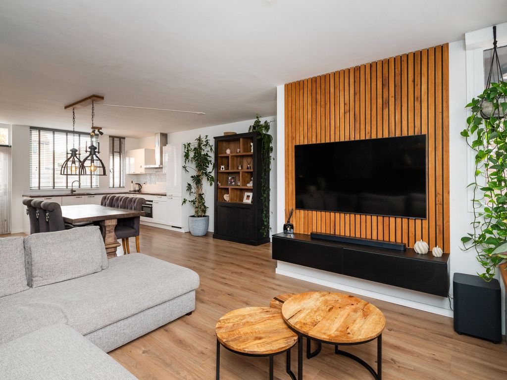 Koolmees 137, Ridderkerk