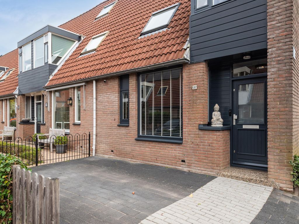 Koolmees 137, Ridderkerk