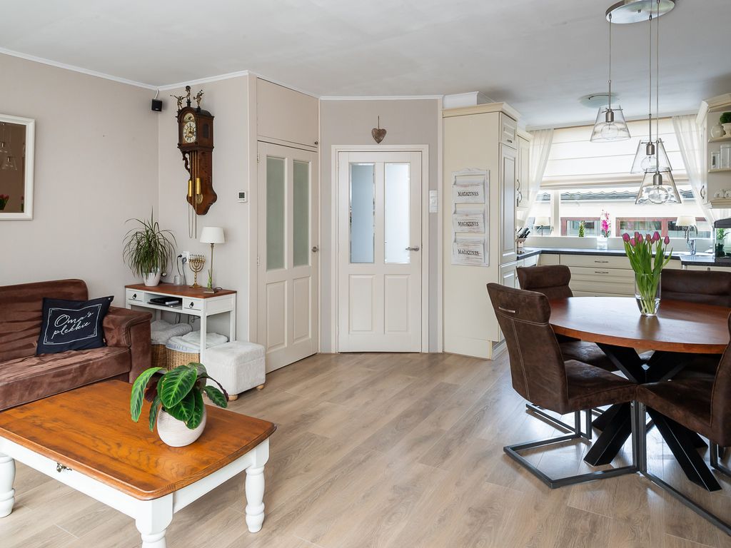 Burgemeester Crezéestraat 18, RIDDERKERK