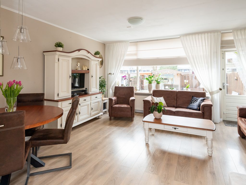 Burgemeester Crezéestraat 18, RIDDERKERK