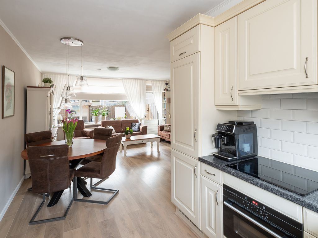 Burgemeester Crezéestraat 18, RIDDERKERK