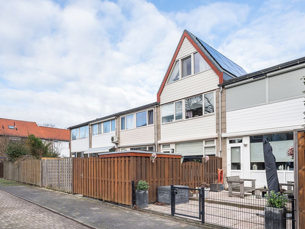 Burgemeester Crezéestraat 18, RIDDERKERK