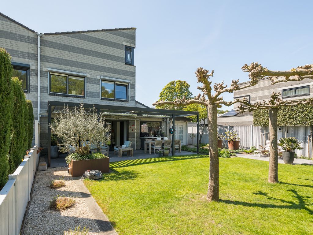 Van der Waalsstraat 40, Ridderkerk