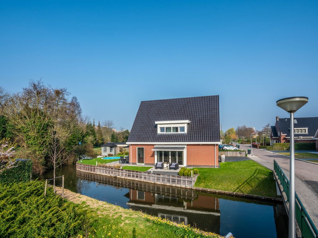 Jacob Van Ruisdaelstraat 1, Ridderkerk