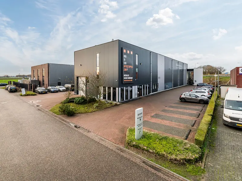 Transactie bericht: EQ bemiddeld bij verkoop van langjarig en solide verhuurd bedrijfscomplex aan de Baileybrugweg 7-9 in Raamsdonksveer