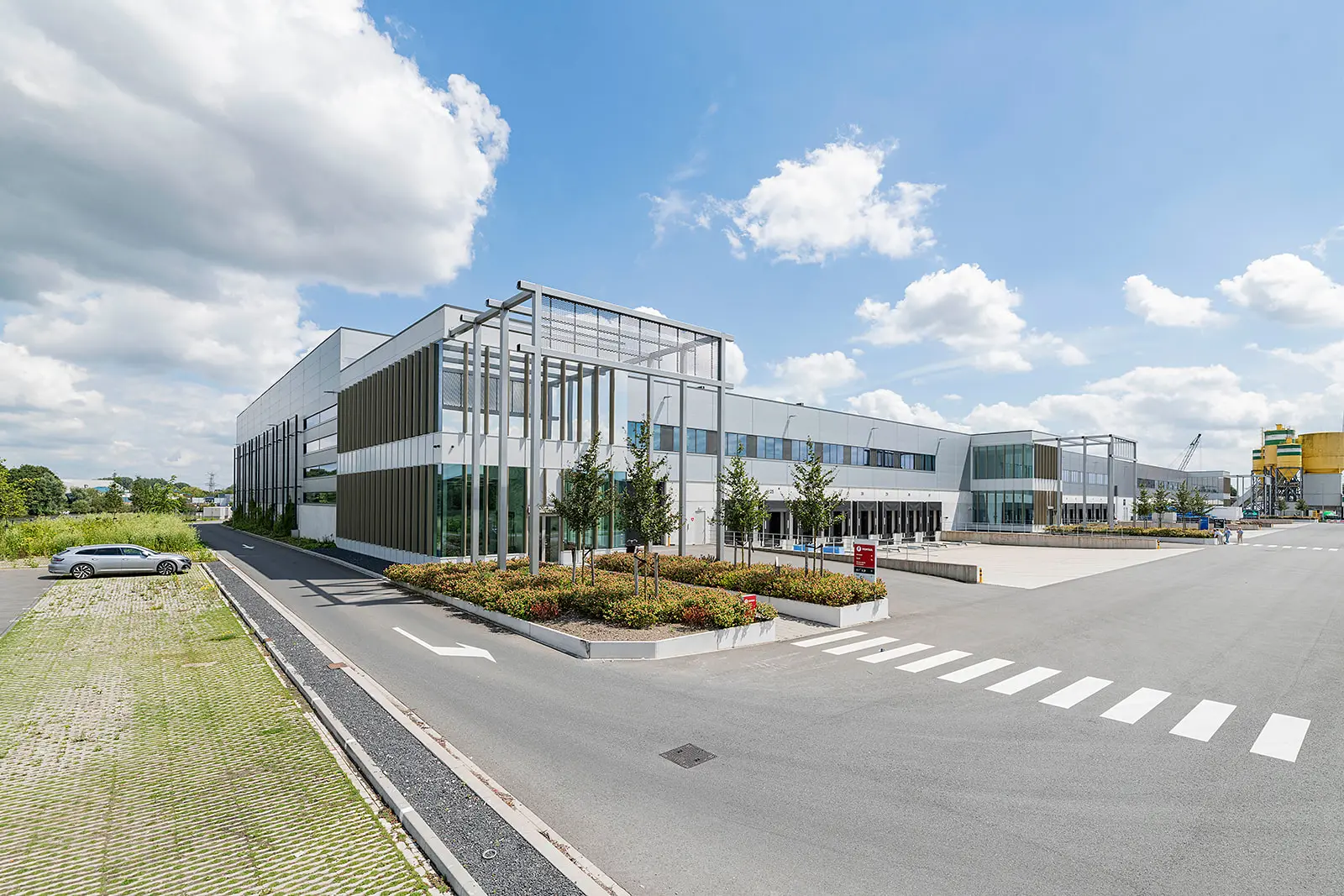 UTS Van den Berg Verhuizingen huurt warehouse aan Steenen Hoofd 56 in Breda