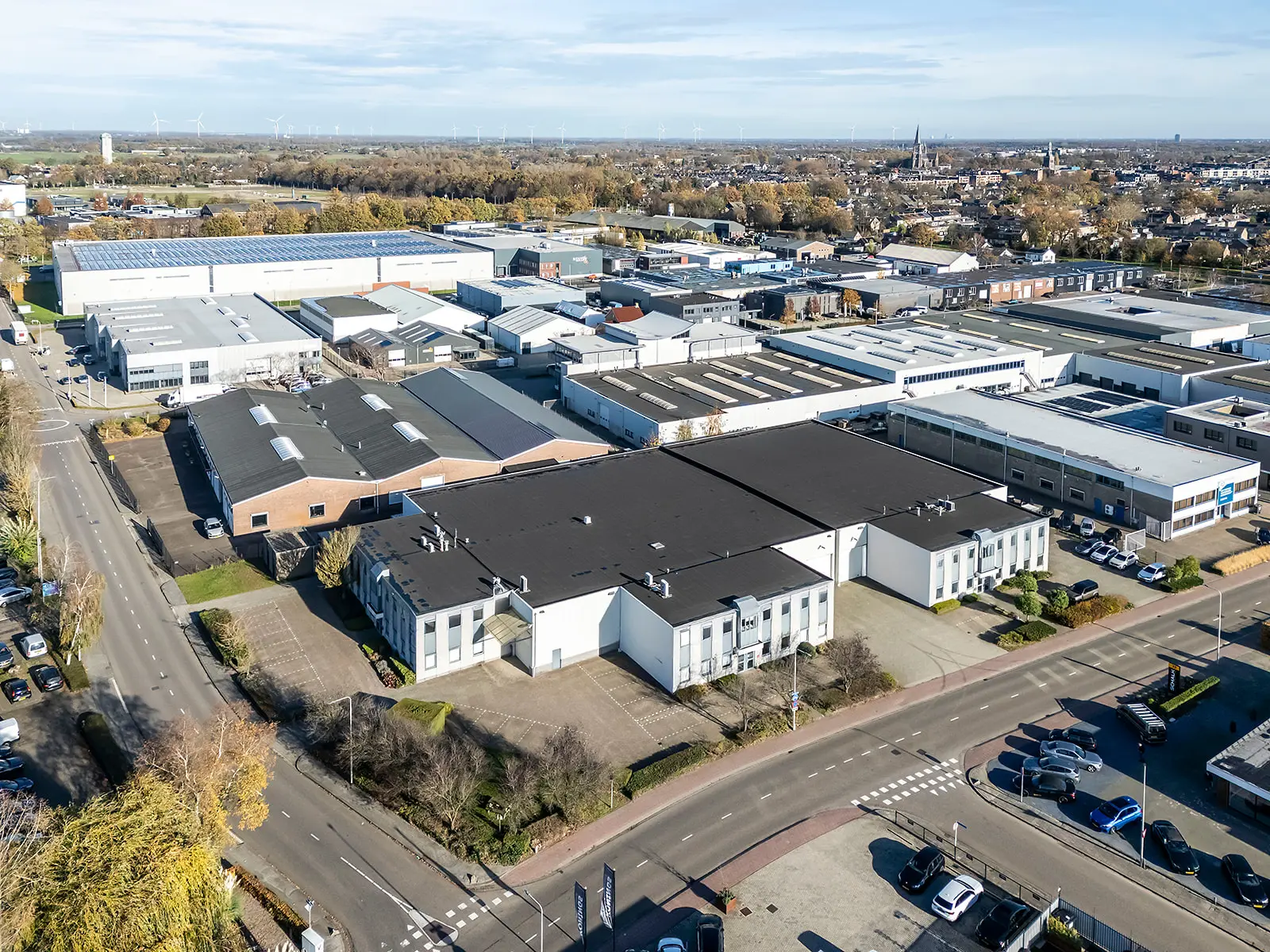 Transactie: Verkoop light industrial bedrijfscomplex aan de Mon Plaisir 12 en 12A te Etten-Leur
