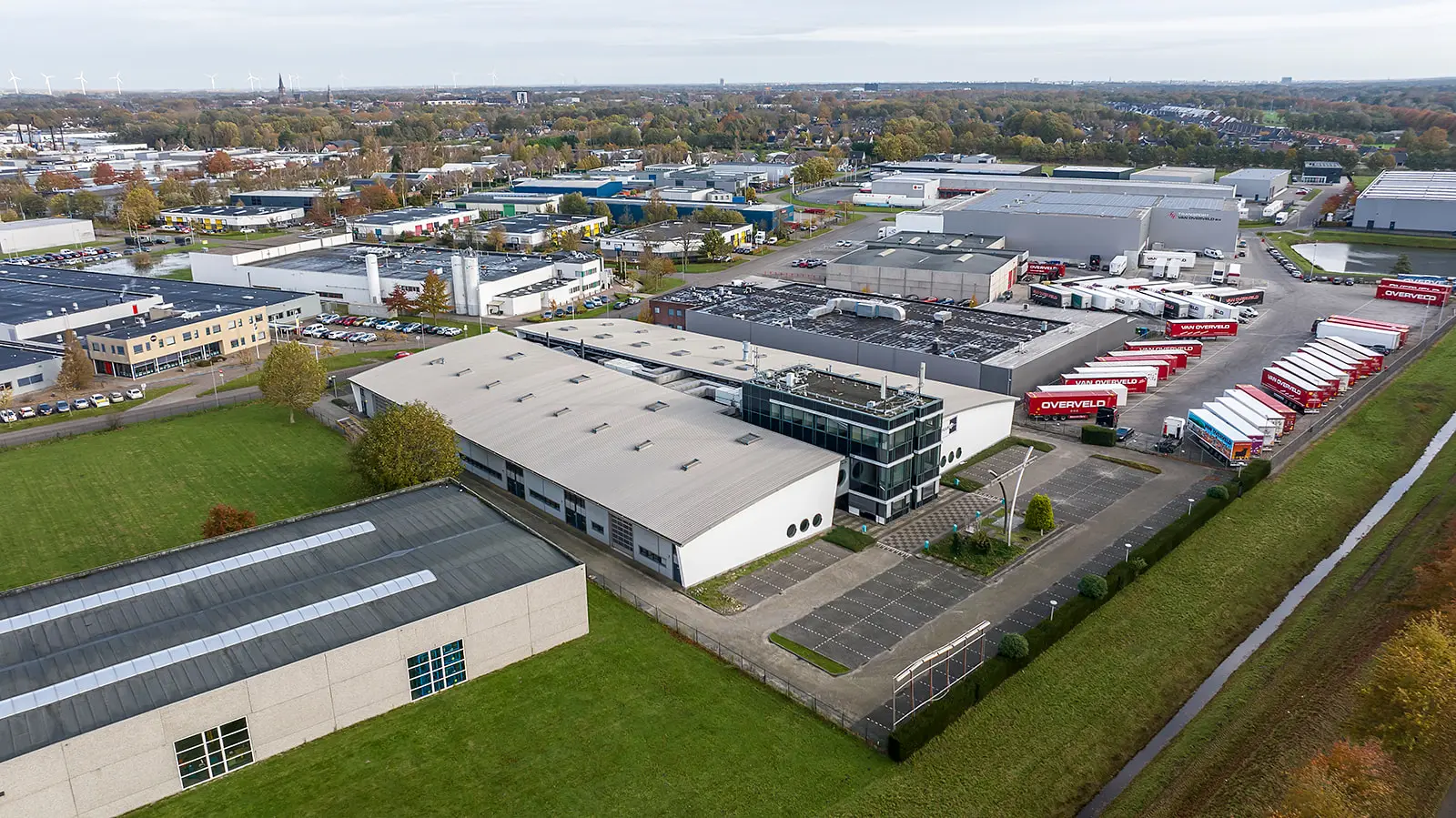 Bebo Vloeren huurt vrijstaand bedrijfscomplex van ca. 7.750 m2 aan de Munnikenheiweg 37 in Etten-Leur