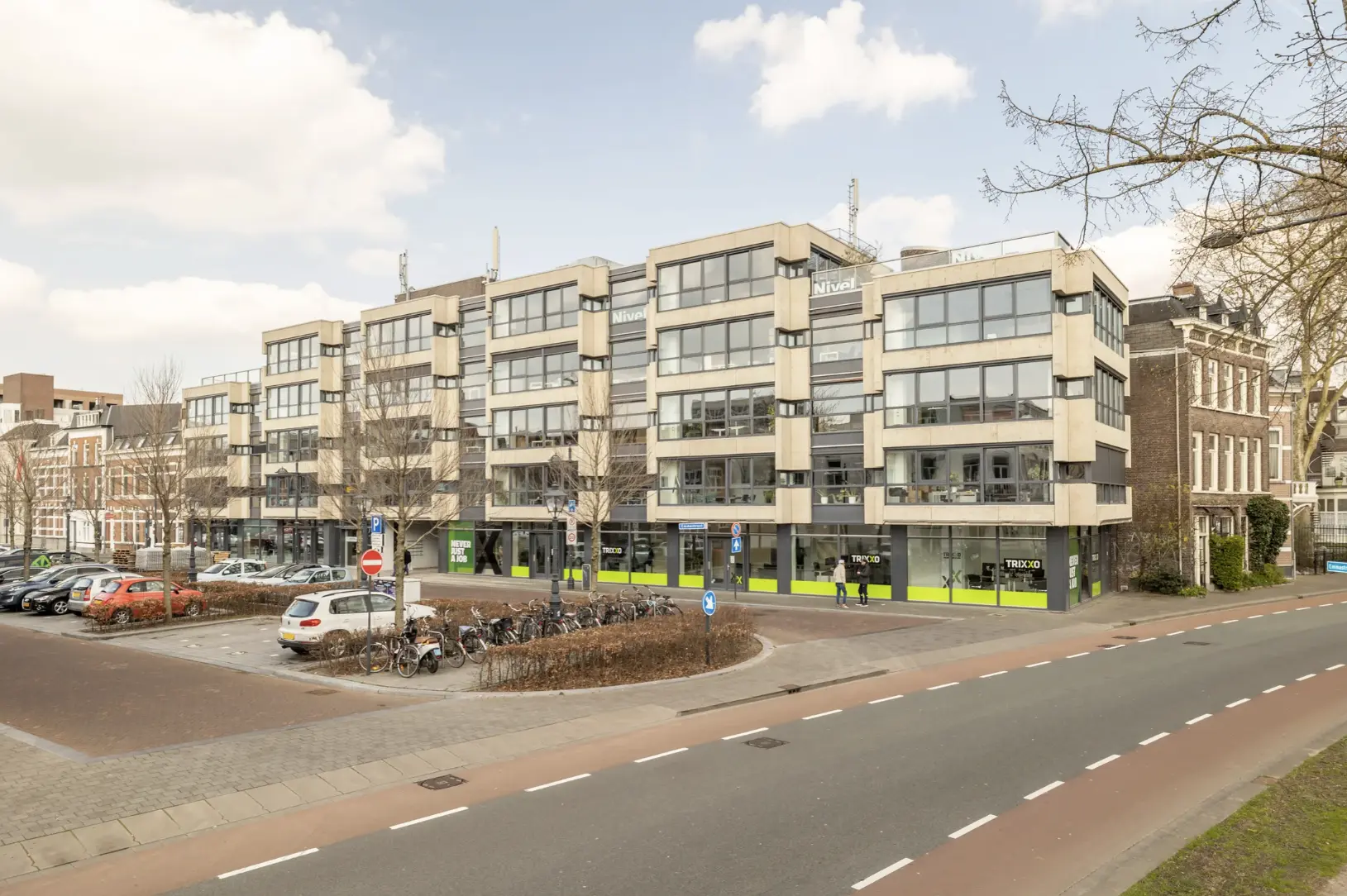 Marketing agency Monkeys and Bananas huurt ca. 405 m2 kantoorruimte aan de Emmastraat 2-6 in Breda