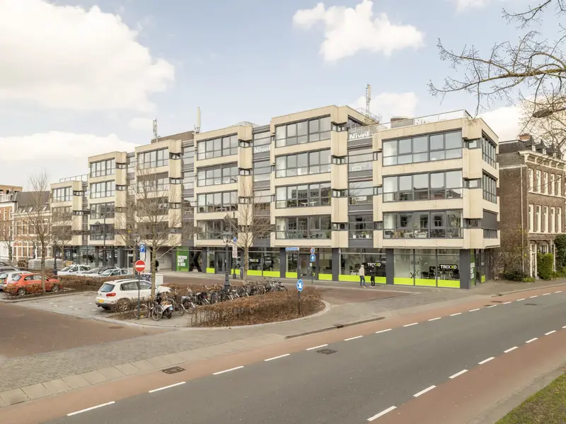 Marketing agency Monkeys and Bananas huurt ca. 405 m2 kantoorruimte aan de Emmastraat 2-6 in Breda