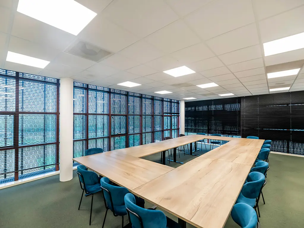 Minervum 7032, Breda