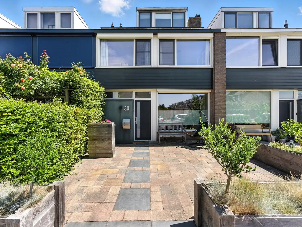 Admiraal de Ruyterlaan 30, HENDRIK-IDO-AMBACHT