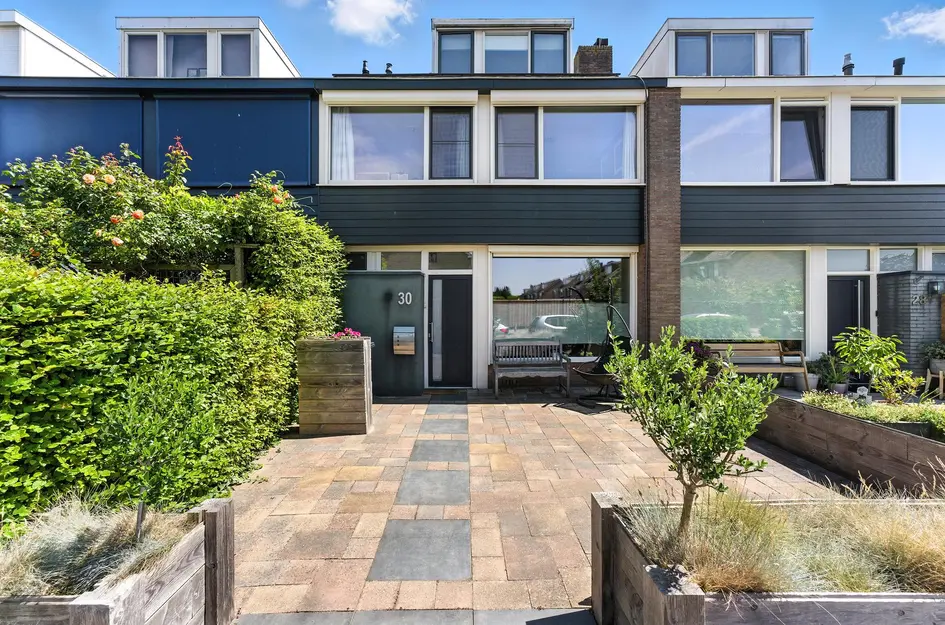 Admiraal de Ruyterlaan 30