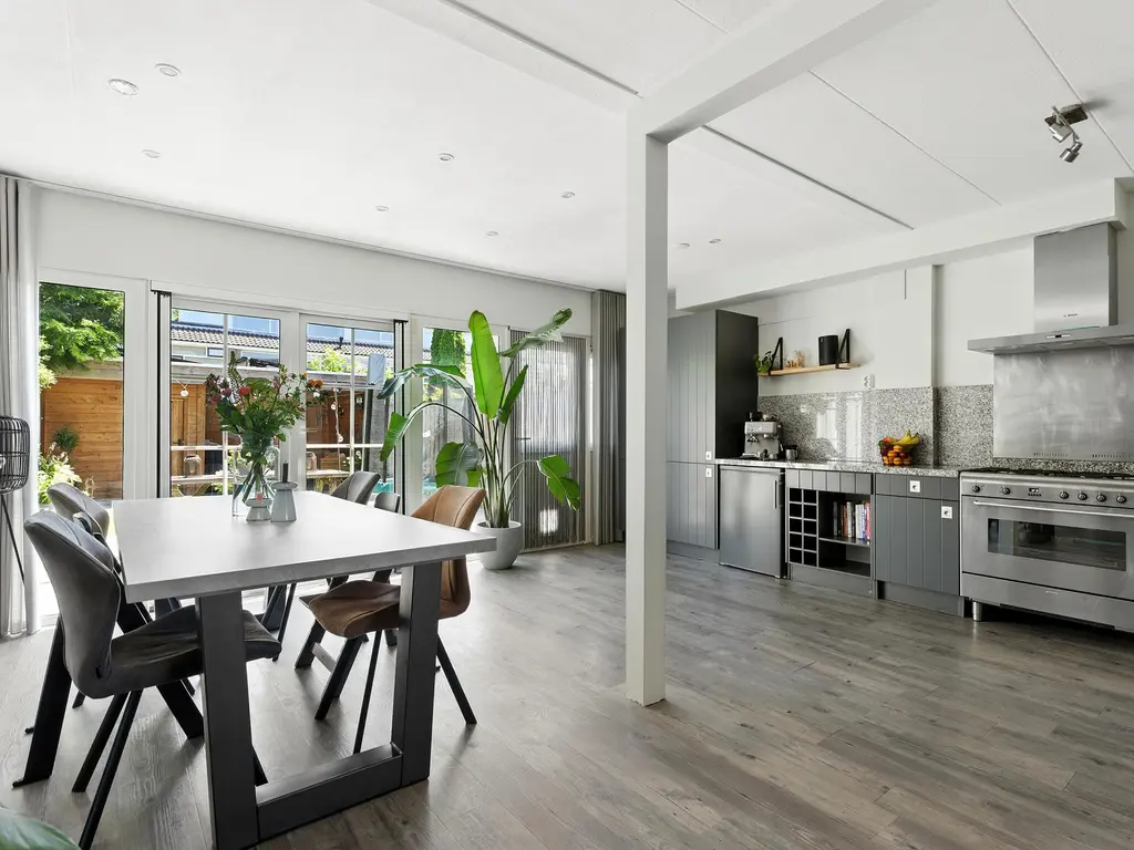 Admiraal de Ruyterlaan 30, HENDRIK-IDO-AMBACHT