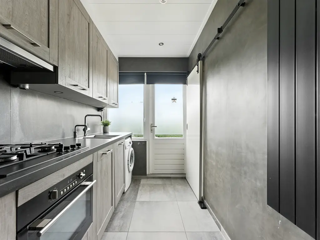 Thorbeckestraat 24, HENDRIK-IDO-AMBACHT