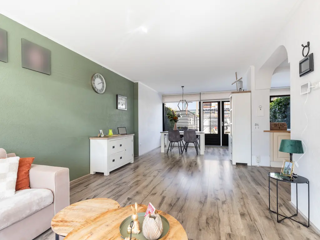 Warmoeziershof 31, HENDRIK-IDO-AMBACHT