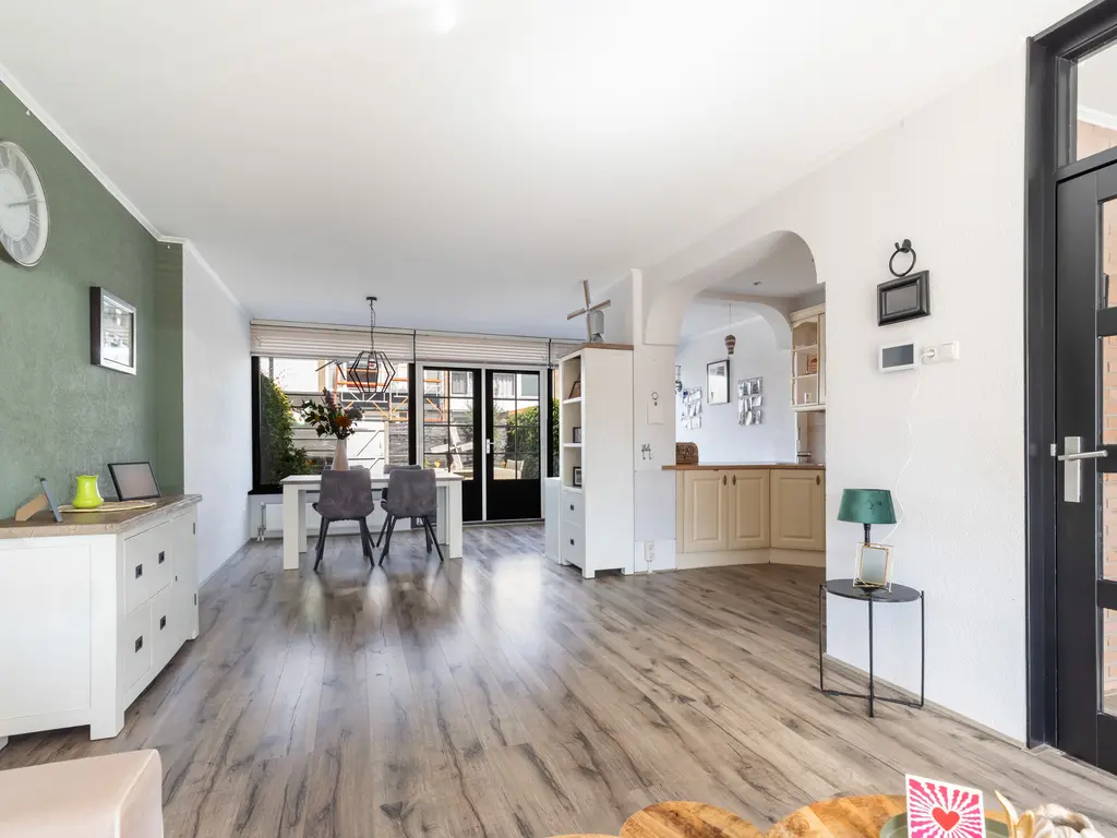 Warmoeziershof 31, HENDRIK-IDO-AMBACHT