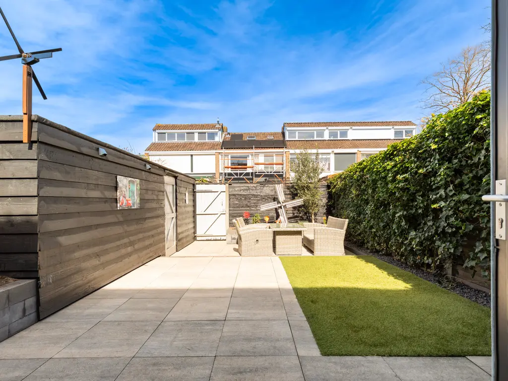 Warmoeziershof 31, HENDRIK-IDO-AMBACHT