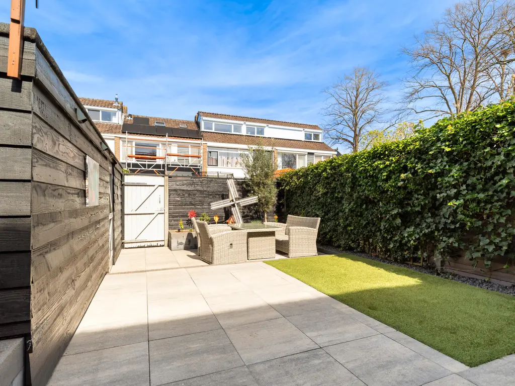 Warmoeziershof 31, HENDRIK-IDO-AMBACHT