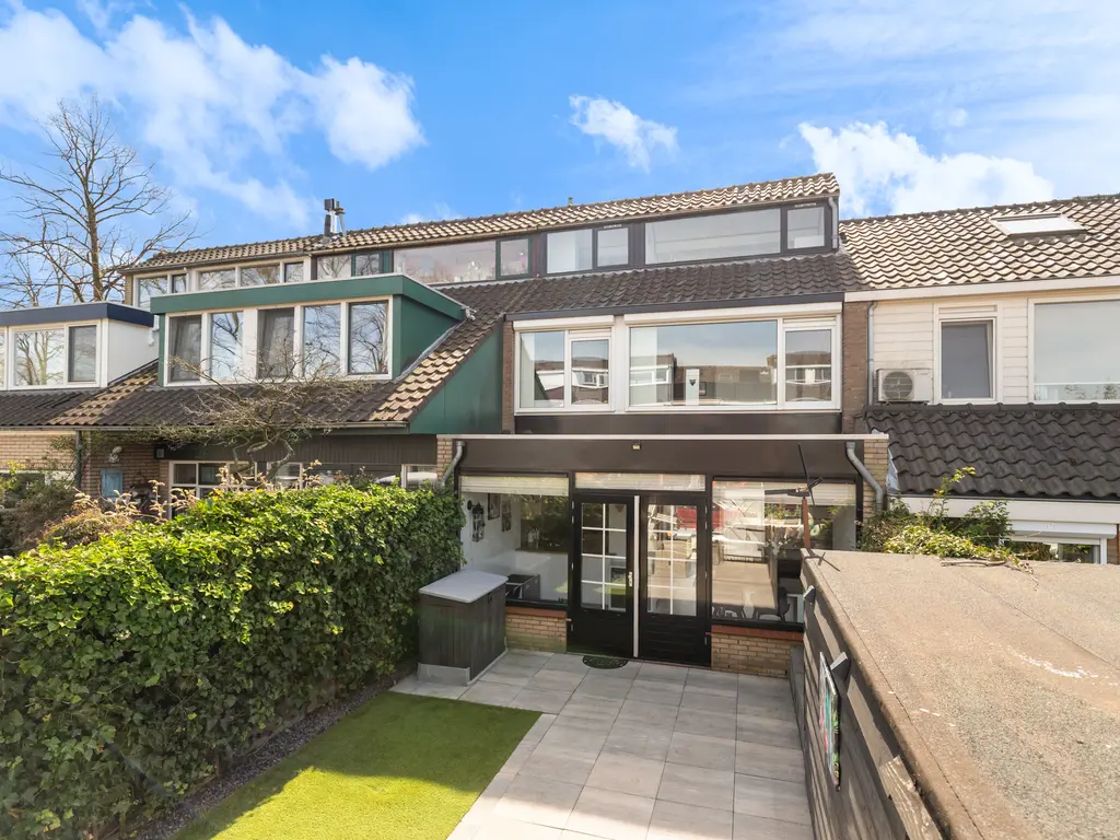 Warmoeziershof 31, HENDRIK-IDO-AMBACHT