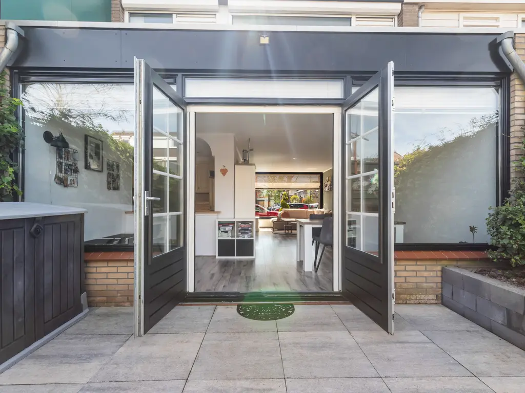 Warmoeziershof 31, HENDRIK-IDO-AMBACHT