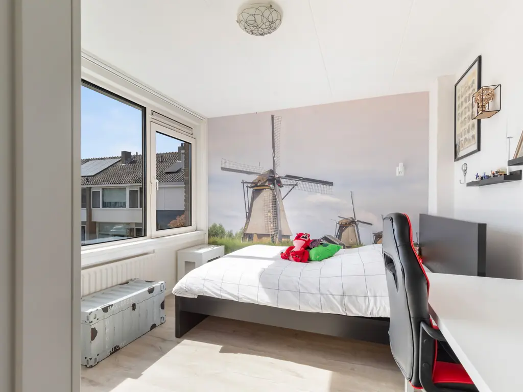 Warmoeziershof 31, HENDRIK-IDO-AMBACHT