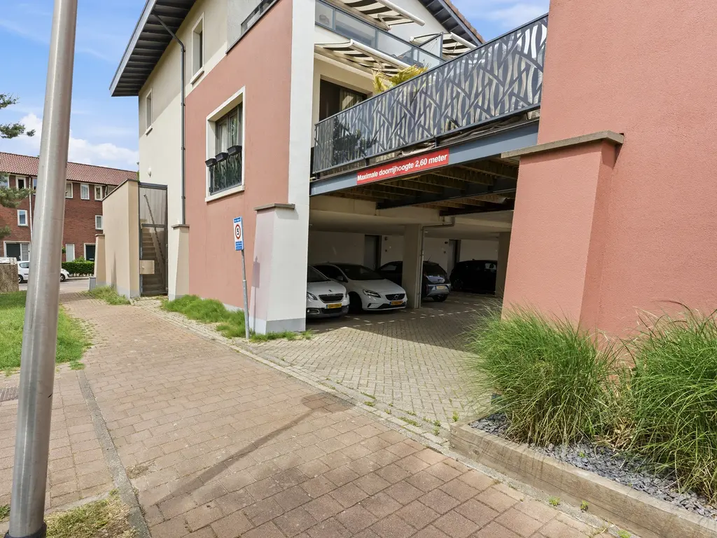Bramengaarde 83, Hendrik-Ido-Ambacht