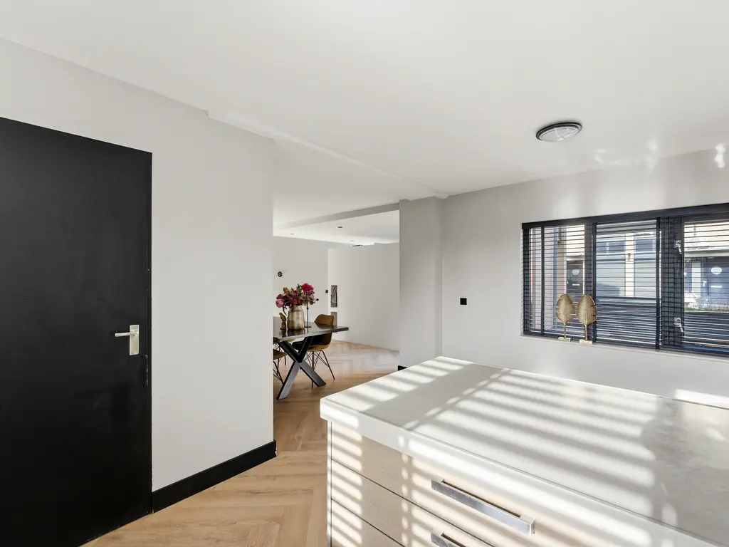 Opera 33, ZWIJNDRECHT