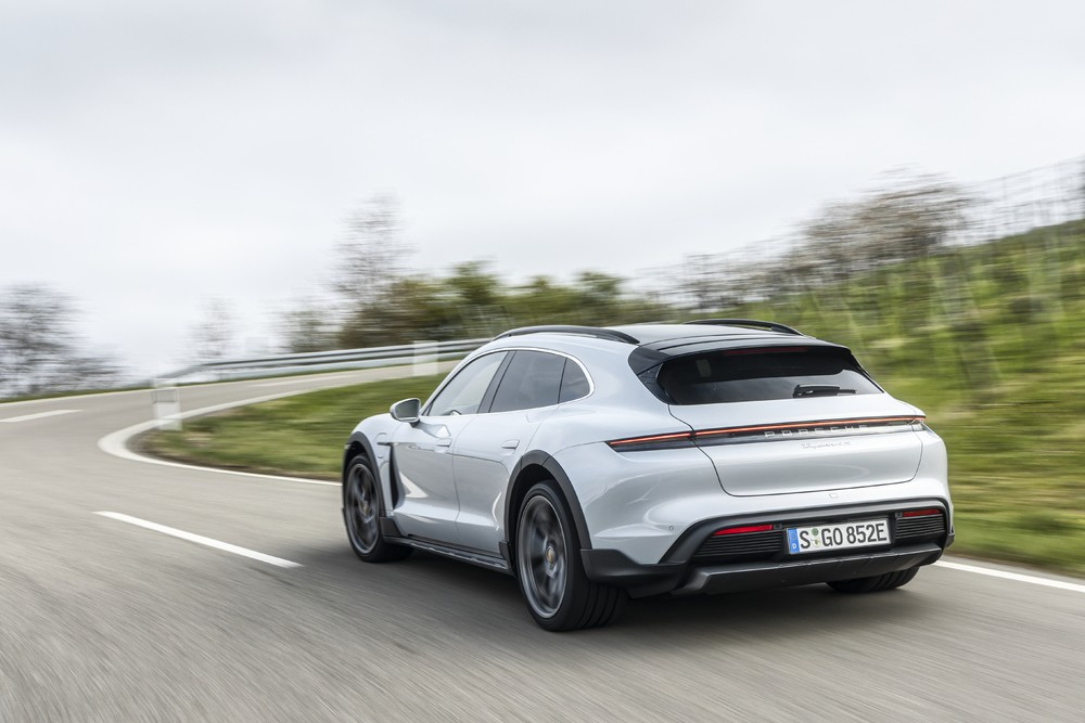 De nieuwe elektrische Porsche spectaculair en goed verzekerd