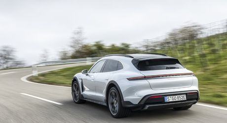 De nieuwe elektrische Porsche spectaculair en goed verzekerd